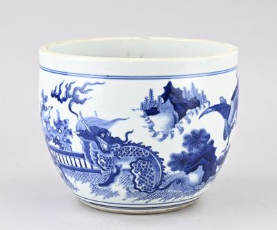 un bol bleu et blanc orné d'un dragon