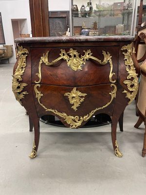 Commode galbée en bois de placage ouvrant par deux tiroirs r… - Photo 1