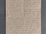 une feuille de papier sur laquelle on peut écrire, posée sur une table