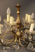 Lustre à douze bras de lumière en métal doré et pampilles en… (photo 2)