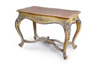 Table de milieu en bois sculpté, peint et rechampi bleu à fo… (photo 2)
