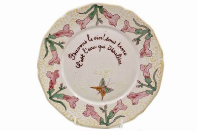 MALICORNE - Circa 1900 Assiette en faïence émaillée polychro…