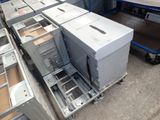de nombreux appareils électroménagers posés sur une palette