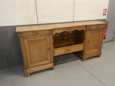 Séage en merisier ouvrant à 2 portes et 2 tiroirs latéraux, …