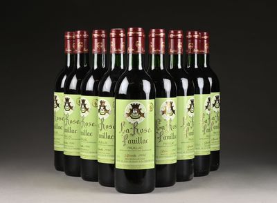 six bouteilles de vin rouge sont alignées