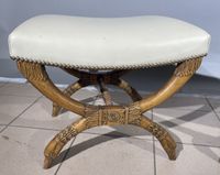Paire de tabourets curule en bois sculpté de têtes de cygne … (photo 3)