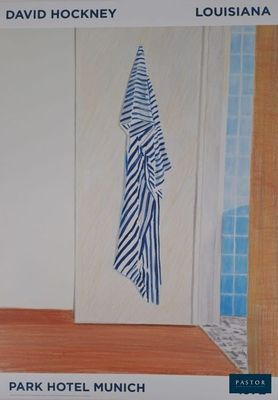 une photo d'une photo représentant une serviette accrochée à un mur