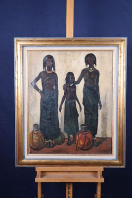 une photo d'un tableau représentant trois femmes, posé sur un chevalet