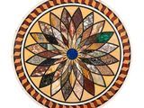 une photo d'une assiette décorative ornée d'un motif floral