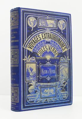 un livre bleu sur lequel figure la photo d'un homme et d'une femme