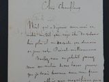 une lettre manuscrite rédigée par un homme en costume-cravate