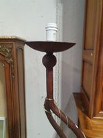 Lampadaire en fer forgé à patine brune à décor de contre-cou… (photo 2)