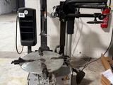 a machine that is sitting on the floor in a garage
