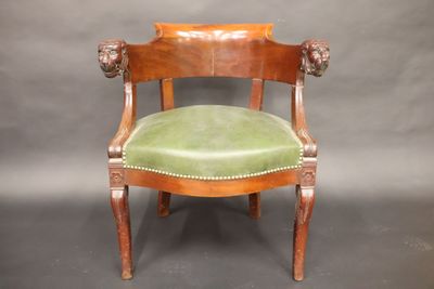 Fauteuil en acajou accotoir tête de lion, ceinture lisse rep… - Photo 1