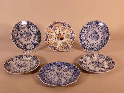 Creil et Montereau. Ensemble de six assiettes en faïence don…