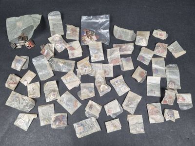 Fort lot d'insignes miniatures en métal émaillé Villes et Pr…