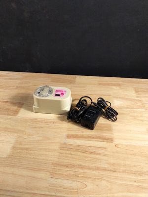 une image représentant un petit appareil électronique posé sur une table