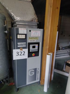 une machine qui se trouve à l'intérieur d'un bâtiment