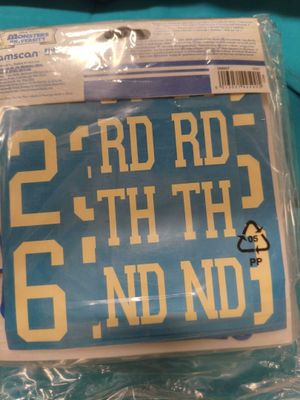 un autocollant portant le chiffre six, dans un sachet en plastique