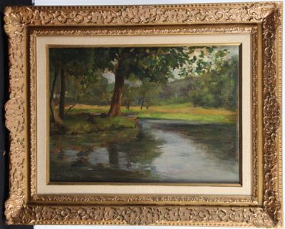 une peinture à l'huile représentant un homme assis sur un banc au bord d'une rivière