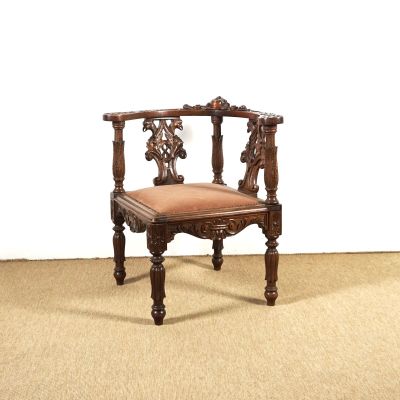 une chaise posée sur un sol recouvert de moquette