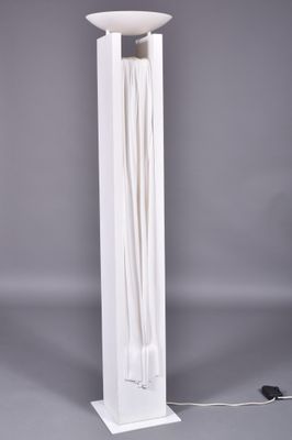 ATELIER SEDAP. Lampadaire en staff à section rectangulaire o…