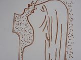 un dessin représentant le visage d'une femme sur une feuille de papier