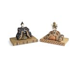 paire de figurines asiatiques représentant une femme et un homme allongés sur un lit