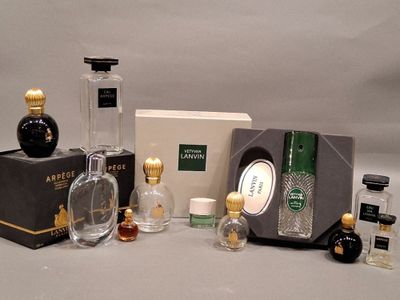 many different bottles of perfume on the table