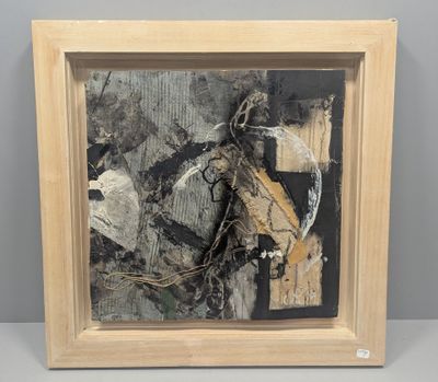 une image représentant un tableau représentant un cheval, dans un cadre en bois