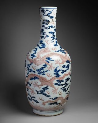 an image of a vase with a dragon design on it