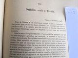 un livre ouvert dont un marque-page dépasse