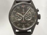 gros plan d'une montre sur fond blanc