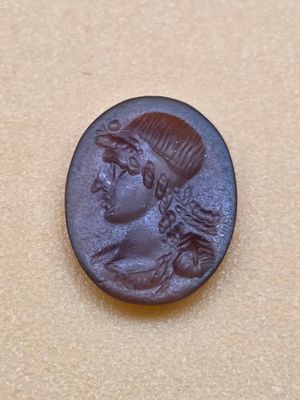 GLYPTIQUE INTAILLE fin XIXèm en calcédoine, figurant un pers…