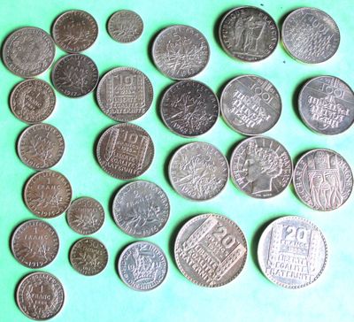 a lot of coins that are on a green surface