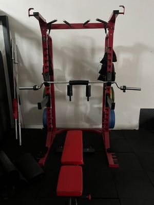 Sur désignation à BONNEFAMILLE (38090) : Cage de musculation métalliqu