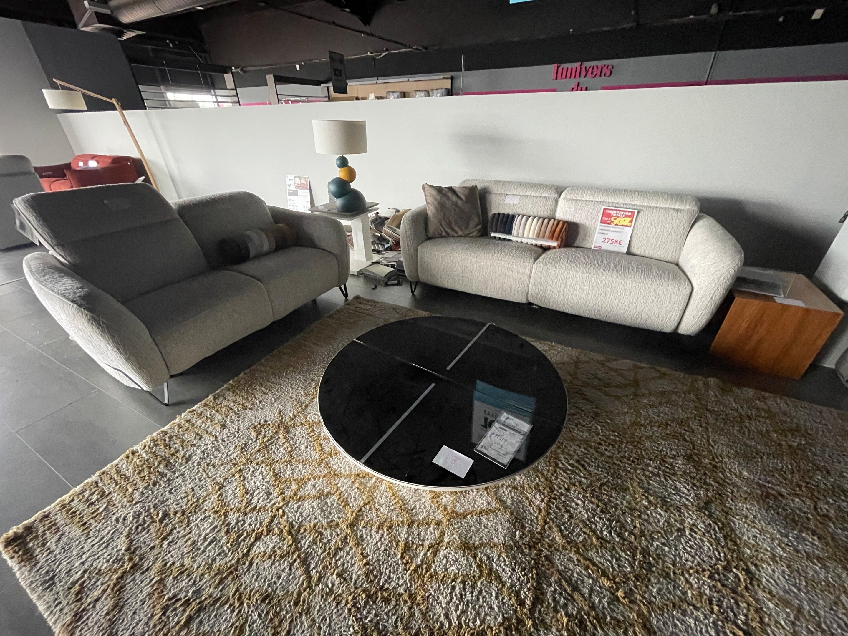 Deux canapés AMSTERDAM 2 et 3 places en tissu beige + Table …