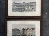 deux tableaux encadrés sur le mur d'une pièce