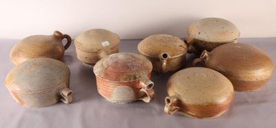 [ DIVERS ] Ensemble de huit bouillotes rondes à anses à fond… - Photo 1