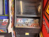 deux bornes d'arcade placées l'une à côté de l'autre