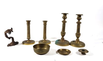 Lot : APPLIQUE en bronze à décor rocailles