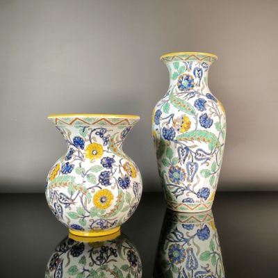 two vases that are sitting on a table