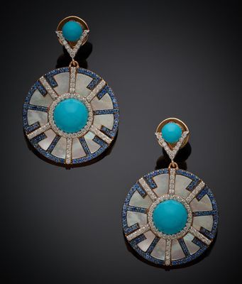 une paire de boucles d'oreilles en turquoise et diamants