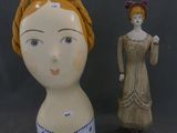 deux figurines en céramique représentant une femme et un mannequin