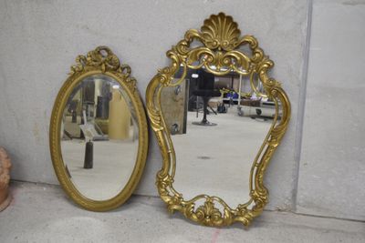 deux miroirs placés l'un à côté de l'autre