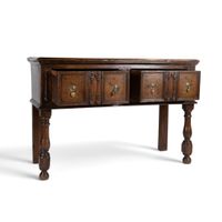 Console en chêne mouluré et sculpté, ouvre à deux tiroirs en… (photo 2)