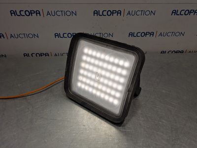 un gros plan d'une lampe posée sur une table