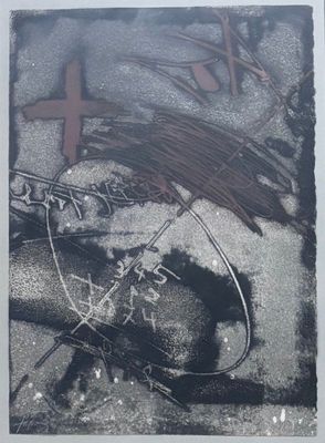 une image représentant une photo en noir et blanc d'une croix sur une feuille de papier