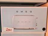 deux grille-pain Smeg empilés l'un sur l'autre