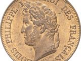 gros plan d'une pièce de monnaie sur fond blanc